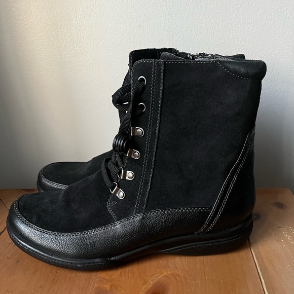 Clarks Women's Kearns Sirena Ankle Boot Black Suede Leather 11 - Picture 2 of 12